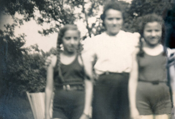 In der Mitte Gerda mit Nichte Susi (links) und Tochter Ilse, 1939