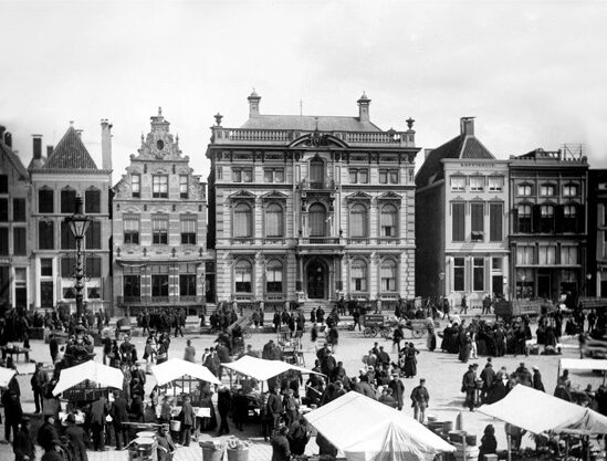 Das Scholtenhuis war ein repräsentatives Gebäude in Groningen, das von den Besatzern requiriert wurde und in dem die Sicherheitspolizei (Sipo) und der Sicherheitsdienst (SD) der Deutschen residierten.
